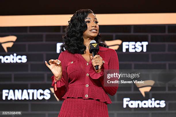 Taylor Rooks Smile 846 Taylor Rooks Photos & High Res Pictures - Getty Images