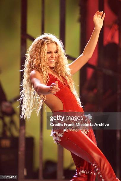 Shakira 2000 Photos and Premium High Res Pictures - Getty Images