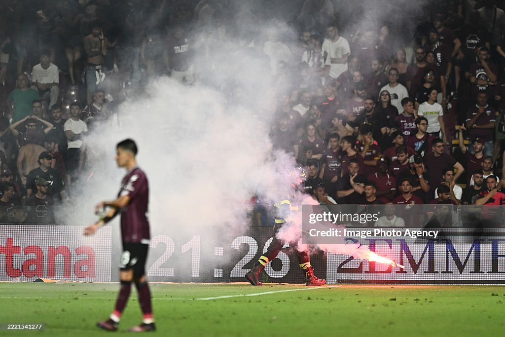 Sampdoria safe: Serie B playout officially abandoned after chairs and fireworks thrown
