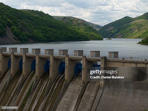 hydroelectric power & carbon neutrality. dam weir in green nature - establishing shot stock pictures, royalty-free photos & images