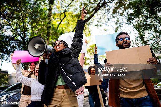 people protesting outdoors - protestor stock pictures, royalty-free photos & images