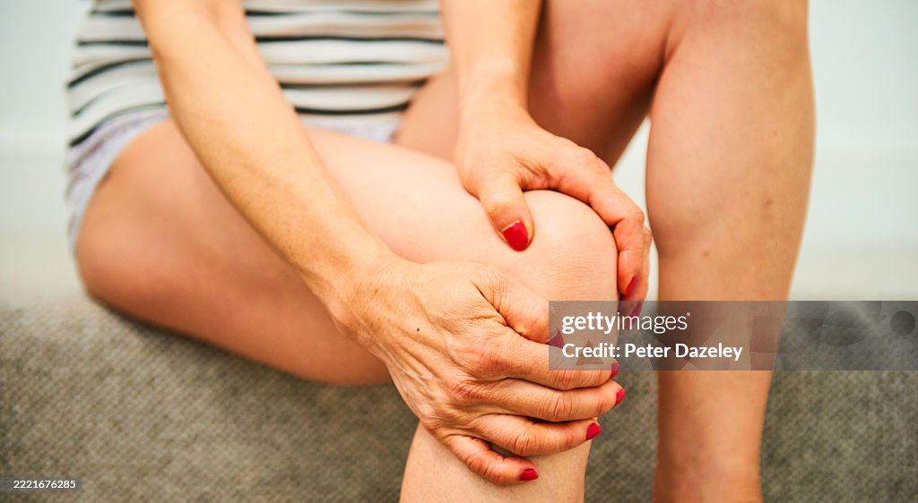 Woman with knee pain.