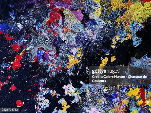 close-up of layers of black and colored paint, scratched and patinated on a canvas. rough texture.sunlight. natural colors.brussels, belgium. - combinação de técnicas de desenho imagens e fotografias de stock