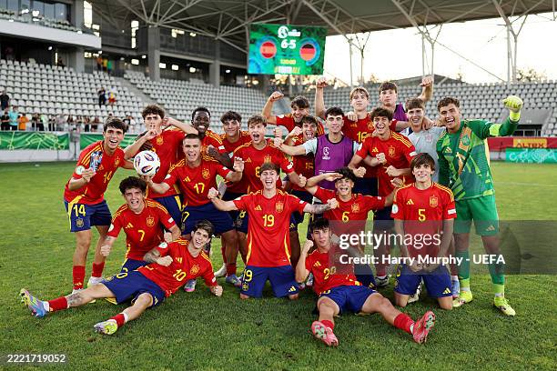 Players of Spain pose for a team photo following victory in the UEFA European Under-19 Championship 2025 Semi-Final match between Spain and Germany...