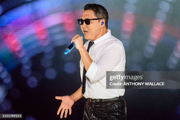 Npsy Rapper 539 Psy South Korean Rapper Stock Photos, High-Res Pictures, and Images ...