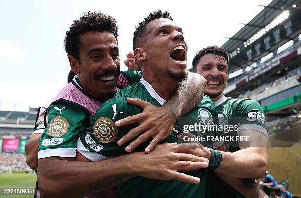 Palmeiras' Brazilian forward Paulinho celebrates with teammates after scoring the opening goal during the FIFA Club World Cup 2025 round of 16...