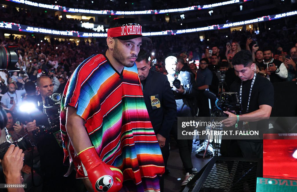 Mex Jr Mexico's Julio Cesar Chavez Jr. arrives for his cruiserweight boxing ...