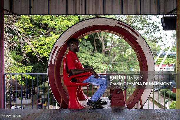 Ride Operator Building 149 Amusement Park Ride Operator Stock Photos, High-Res Pictures, and ...
