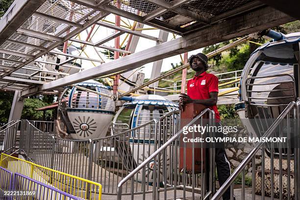Carnival Ride Operator 149 Amusement Park Ride Operator Stock Photos, High-Res Pictures, and ...