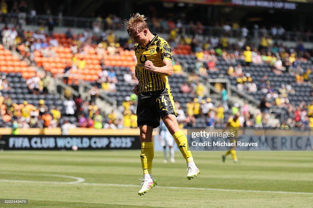Borussia Dortmund v Ulsan HD FC: Group F - FIFA Club World Cup 2025