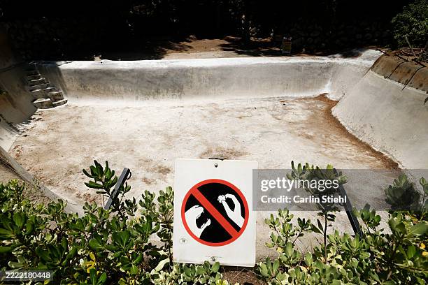 Los Angeles, CA A "don't feed the animal" sign is posted in front of an empty animal enclosure at the Los Angeles Zoo on Friday, June 27, 2025 in Los...