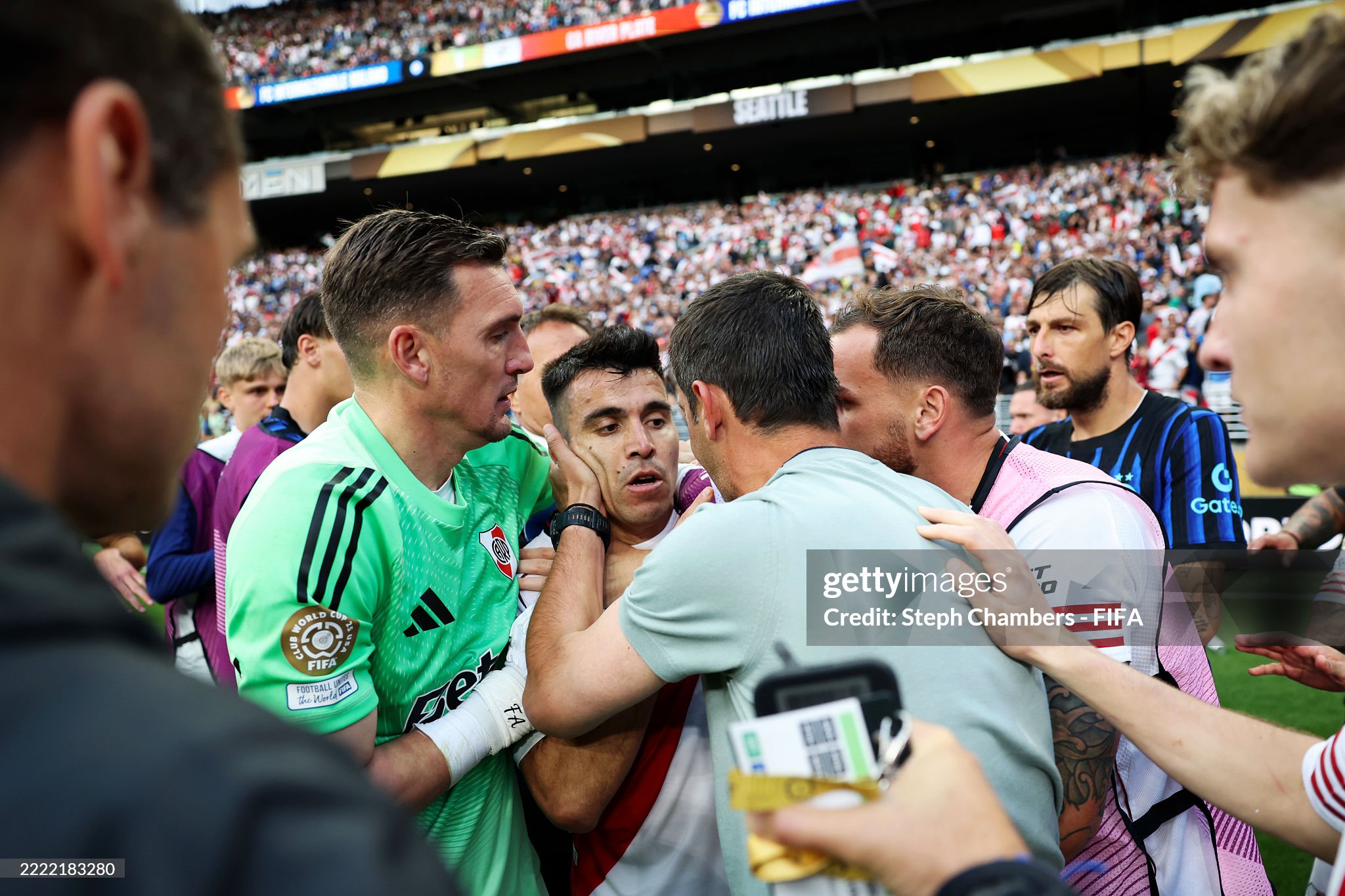 Italian media see a clash with deep-rooted tension between Dumfries and Acuña