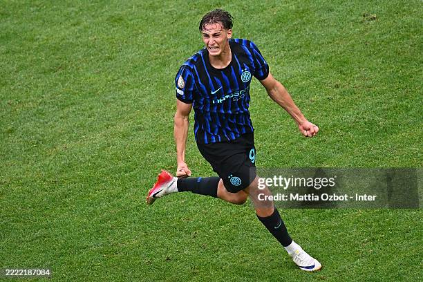 Francesco Pio Esposito of FC Internazionale celebrates with teammates after scoring his team's first goal during the FIFA Club World Cup 2025 group E...