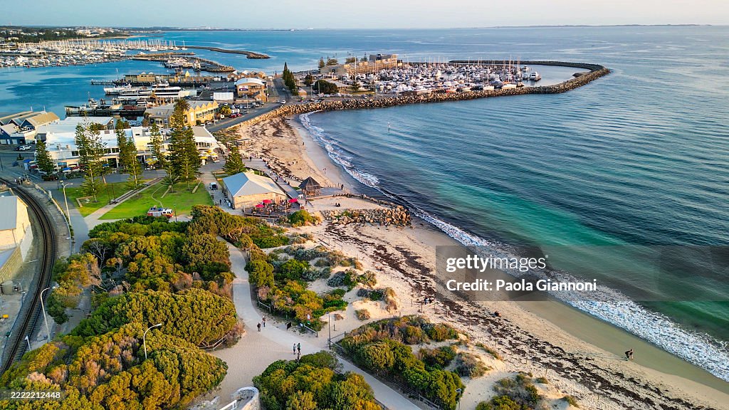 Luftaufnahme der Küste von Fremantle an einem sonnigen Nachmittag, Westaustralien