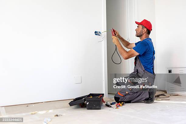 electrician - electrician stock pictures, royalty-free photos & images