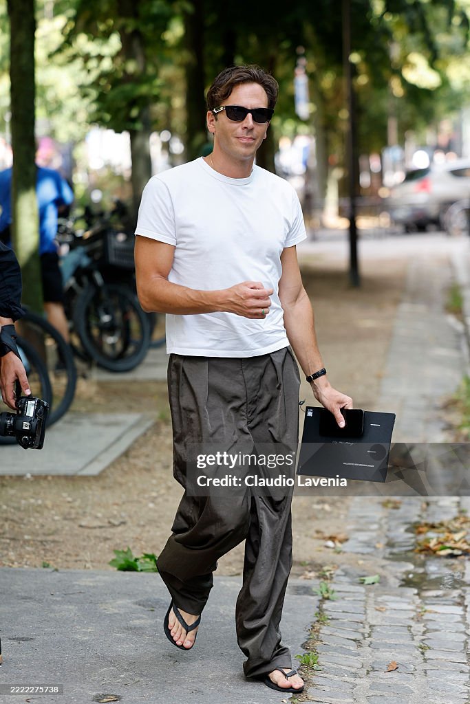 Street Style - Paris Fashion Week - Menswear Spring/Summer 2026 - Day Three