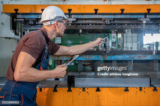 Mill Operator Machine 300 Milling Machine Operator Stock Photos, High-Res Pictures, and ...