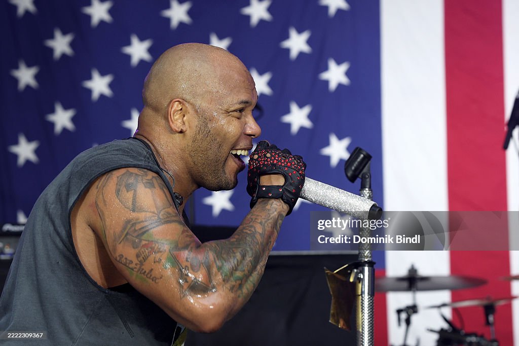 Flo Rida Spikes Flo Rida performs on FOX News Channel's