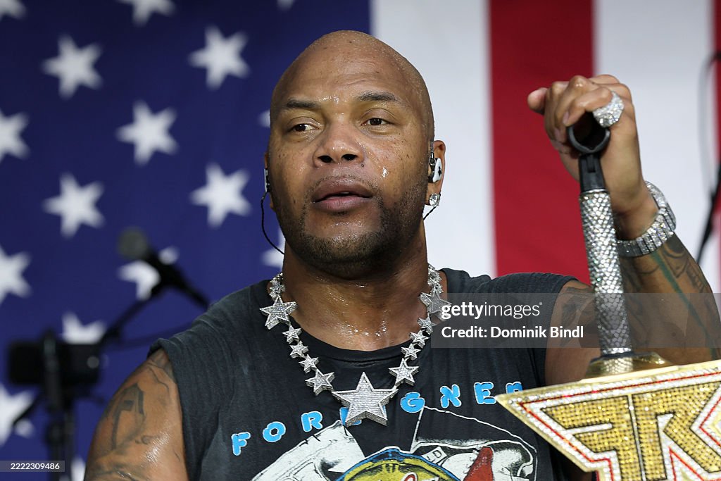 Flo Rida Spikes Flo Rida performs on FOX News Channel's
