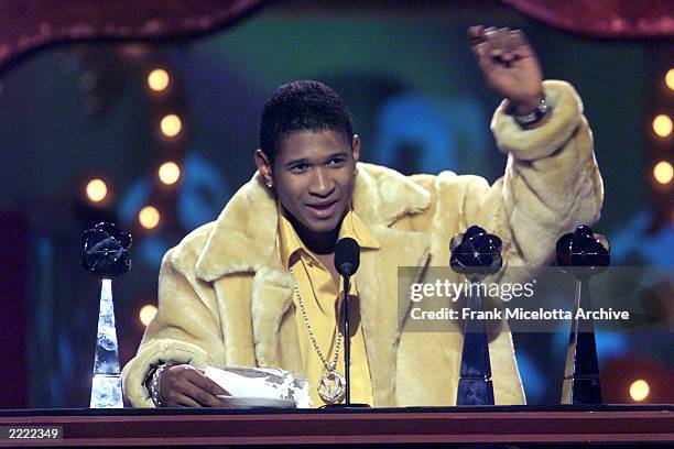 Usher recieves the award for Artist of the Year at the 1998 Billboard Music Awards in Las Vegas, NV.