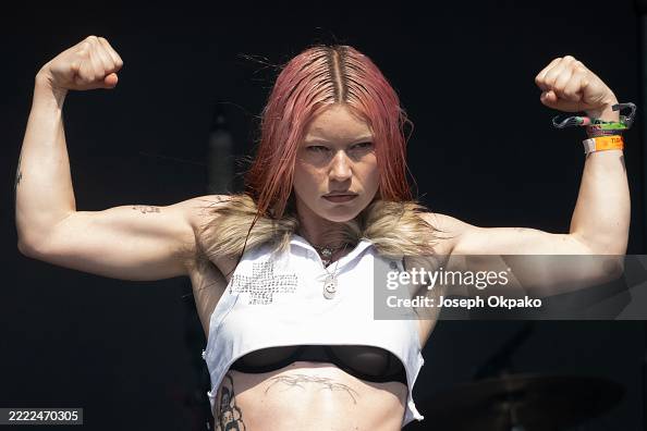 Rhian Teasdale Of Wet Leg Gestures As She Performs During Day Three rhian-teasdale-of-wet-leg-gestures-as-she-performs-during-day-three