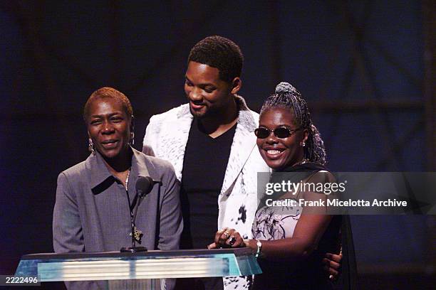 Will Smith with the mothers of slain rap stars Tupac Shakur and Notorious BIG at the 1999 MTV Video Music Awards at the Metropolitan Opera House,...