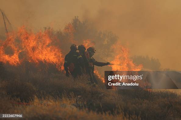 Extinguishing efforts continue for wildfire on Greek island of Crete Extinguishing efforts continue for wildfire on Greek island of Crete