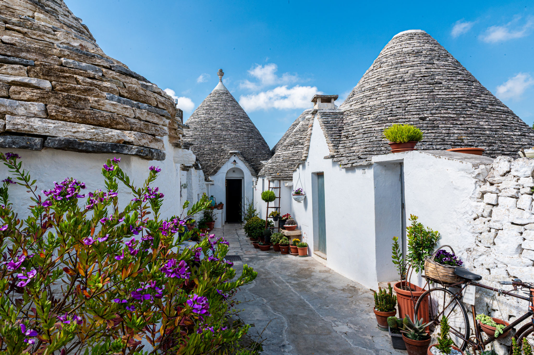 Narrow dead end street of Alberobello, Pugli a,Italy Narrow dead end street of Alberobello, Pugli a,Italy