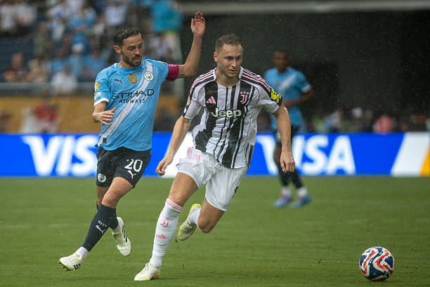 Teun Koopmeiners of Juventus FC dribbles past Bernardo Silva of Manchester City FC during the FIFA Club World Cup 2025 group G match between Juventus...