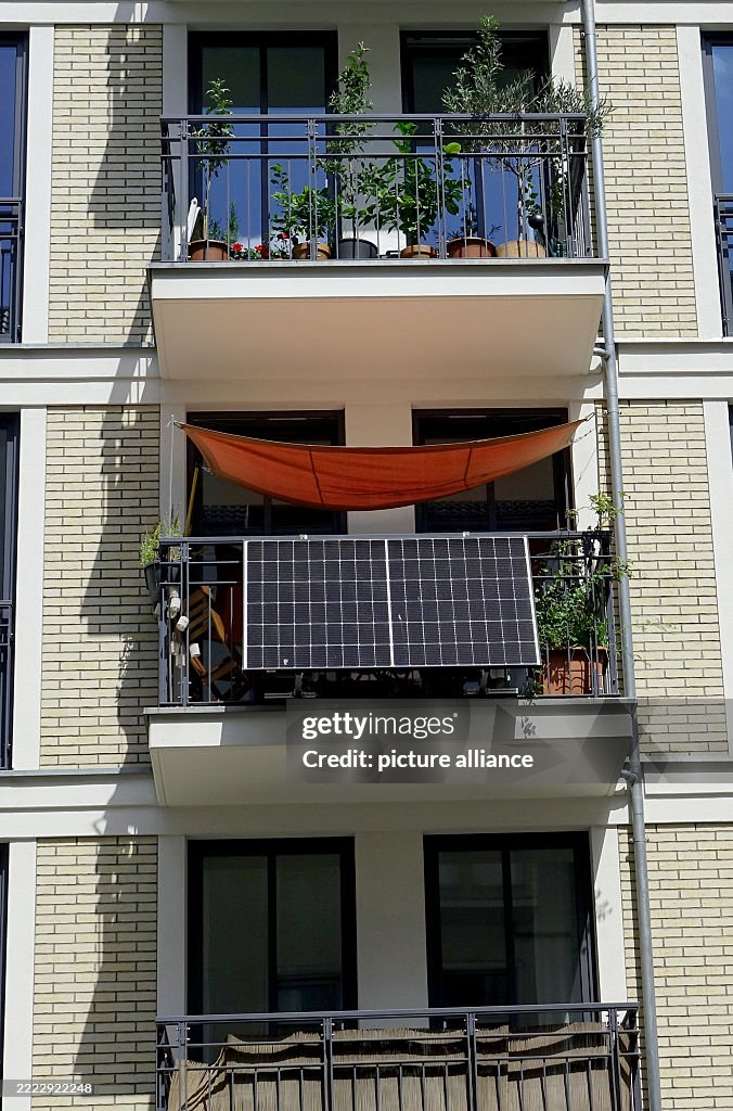 A so-called balcony power plant is attached to a balcony. A BKW is a ...