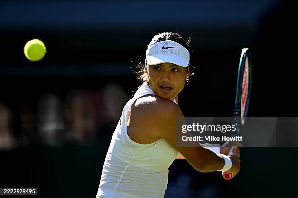 Emma Rud 24,510 Emma Raducanu Tennis Stock Photos, High-Res Pictures, and Images ...