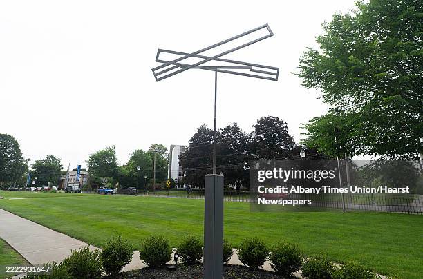 Two Open Rectangles George Rickey Outside 131 George Rickey Photos & High Res Pictures - Getty Images