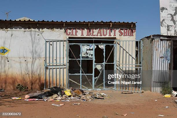 looted spaza shop - spaza shop stock pictures, royalty-free photos & images