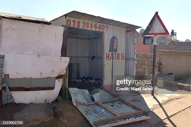 looted spaza shop - spaza shop stock pictures, royalty-free photos & images