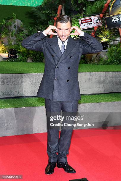 Jonathan Bailey attends the "Jurassic World Rebirth" - Seoul Premiere at the Time Square on July 01, 2025 in Seoul, South Korea.