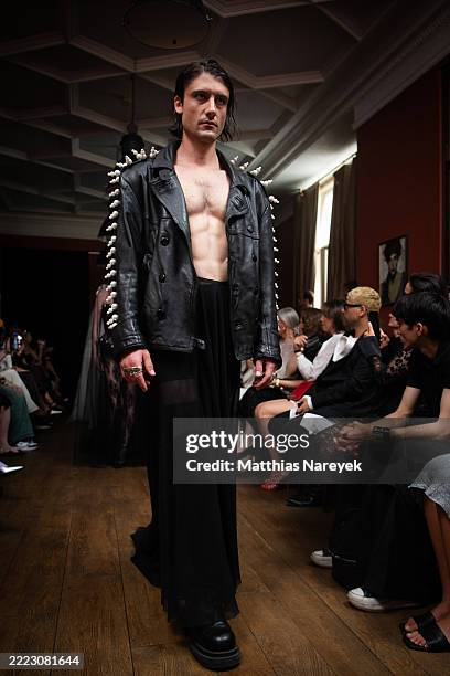 Modeling Ritual Fashion 31 Photos & High Res Pictures - Getty Images