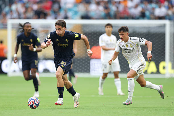 Kenan Yildiz of Juventus FC runs with the ball whilst under pressure from Arda Gueler of Real Madrid C.F. During the FIFA Club World Cup 2025 round...