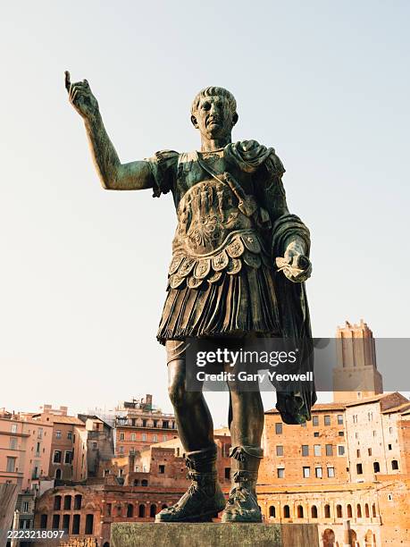 statue of julius caesar in rome - julius caesar emperor stock pictures, royalty-free photos & images