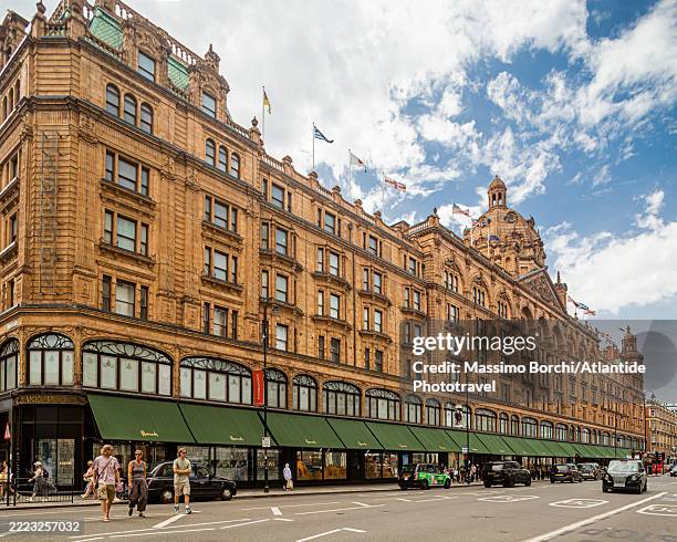 harrods, the exterior - harrods stock pictures, royalty-free photos & images