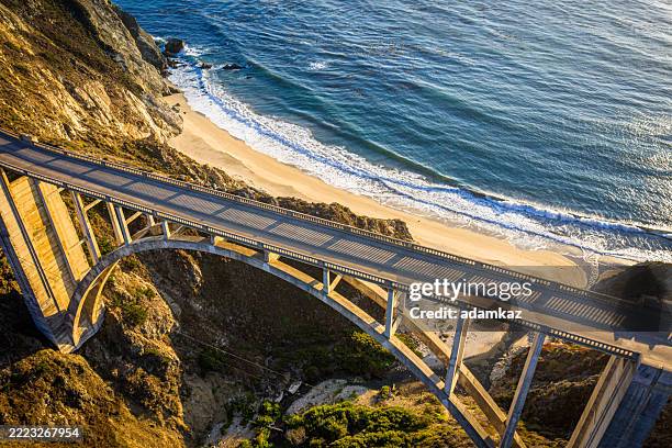 aerial drone image of sunset at pacific ocean at big sur - city of monterey californië stockfoto's en -beelden