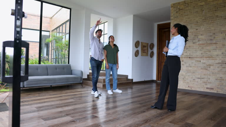 https://media.gettyimages.com/id/2223380215/video/cheerful-black-real-estate-agent-on-an-open-house-event-showing-a-beautiful-property-to-a.jpg?b=1&s=640x640&k=20&c=UJFgZnsKlxJcjshNb9nKIb1UC63IyCpIk_dcDI1W4dI=