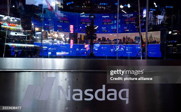 July 2025, USA, New York: A TV studio is seen through a window at the Nasdaq MarketSite, the commercial marketing presence of the Nasdaq Stock...