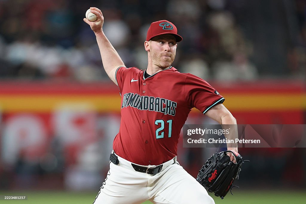 Wv Diamondbacks Relief pitcher Anthony DeSclafani of the Arizona Diamondbacks pitches ...