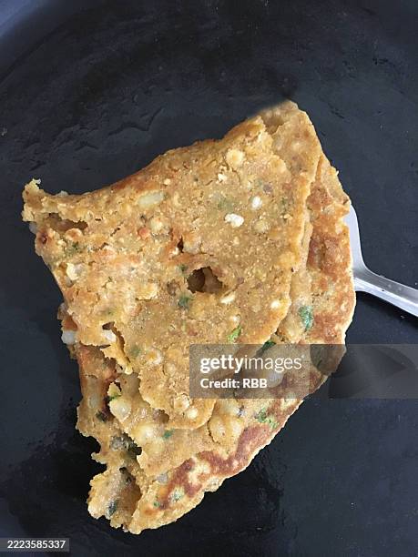 maharastrian thalipeeth - stuffed paratha stock pictures, royalty-free photos & images