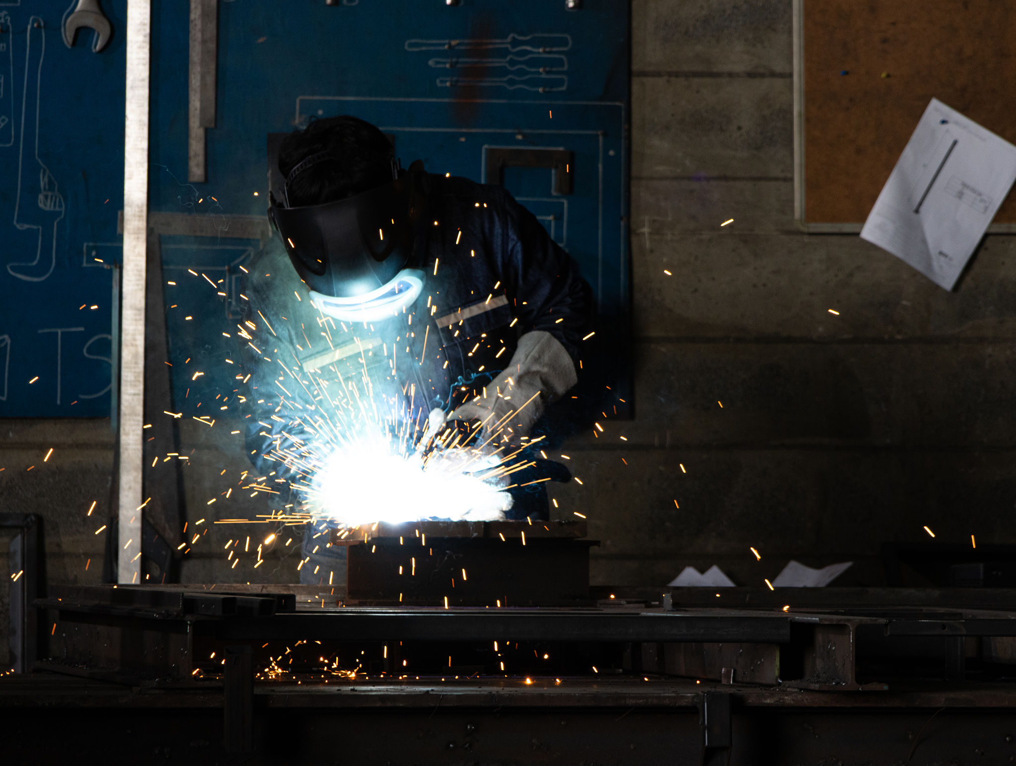 Mental Welder work in Manufacturing industry Mental Welder work in Manufacturing industry