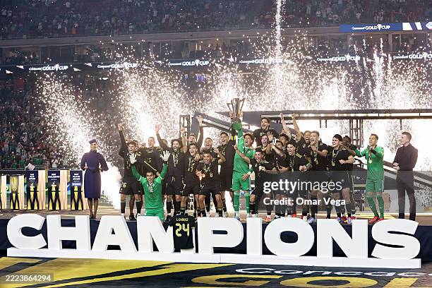 Mexico lifts the trophy after beating the United States 2-1 to win the CONCACAF Gold Cup 2025 at NRG Stadium on July 06, 2025 in Houston, Texas.