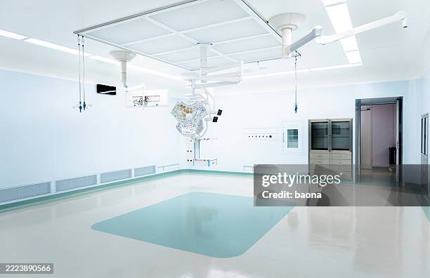 salle d’opération vide dans un hôpital moderne - chambre bien rangée photos et images de collection