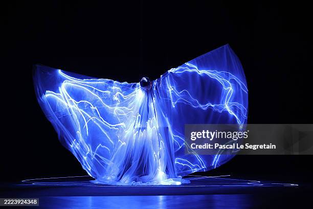 Model performs on the runway during the Iris Van Herpen Haute Couture Fall/Winter 2025/2026 show as part of Paris Fashion Week on July 07, 2025 in...