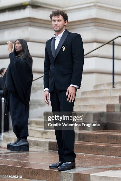 Street Style - Paris Fashion Week - Haute Couture Fall/Winter 2025/2026 - Day One Street Style - Paris Fashion Week - Haute Couture Fall/Winter 2025/2026 - Day One