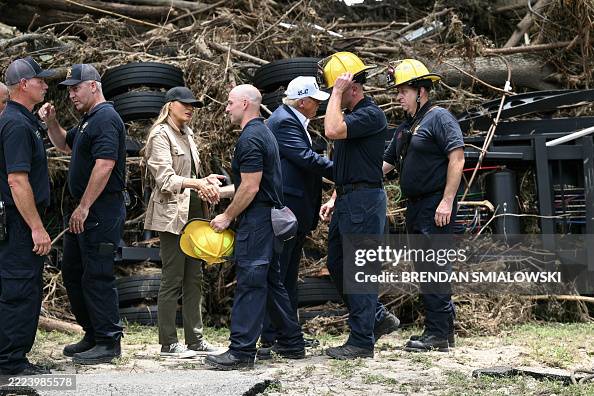 TOPSHOT-US-POLITICS-FLOOD-WEATHER-TRUMP TOPSHOT-US-POLITICS-FLOOD-WEATHER-TRUMP